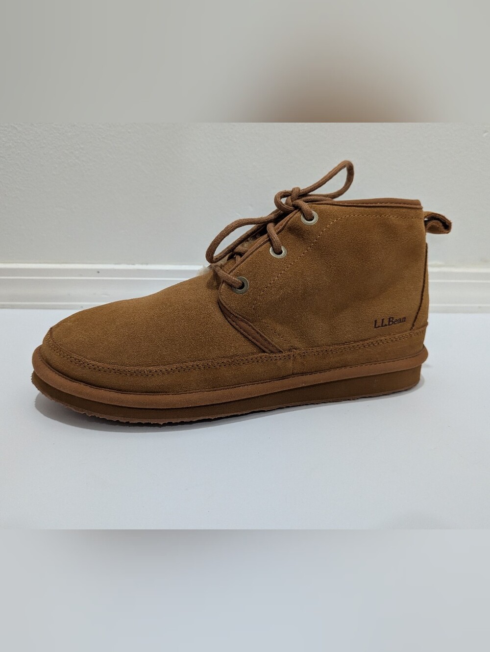 L.L.Bean Women's Tan chukka boots with a warm shearling or fleece lining Size 10